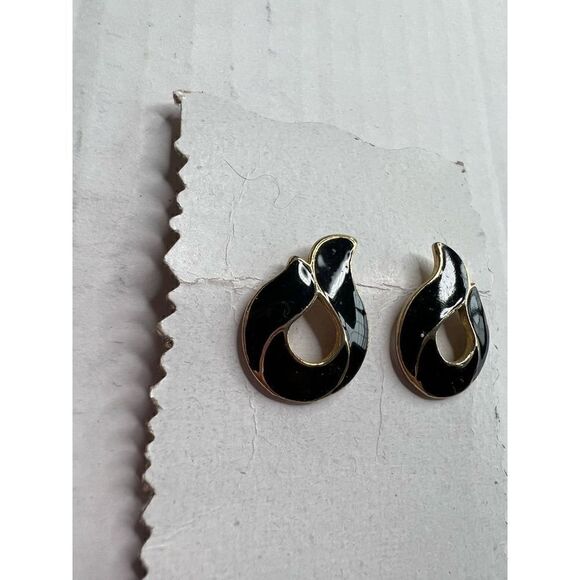 3/$15 or 5/$20 Vintage 1980’s black/ gold enamel earrings - Picture 4 of 5